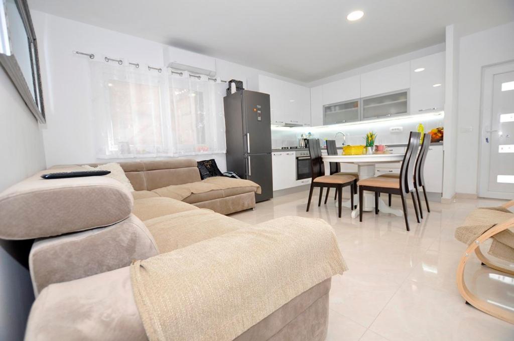 Apartments Valentino Gradac  Zewnętrze zdjęcie